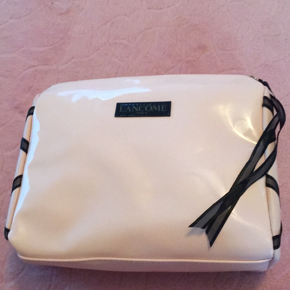 Beautiful makeup bag 🎀